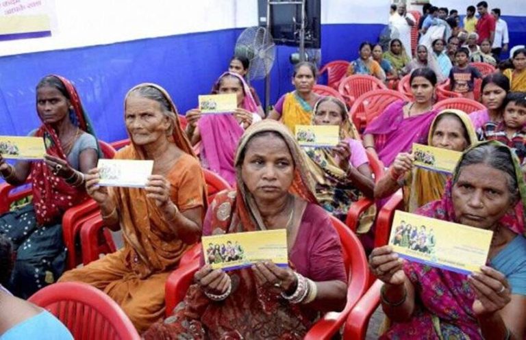 अपने बैंक खाते को जनधन खाते में बदल कई लाभ ले सकते हैं आप