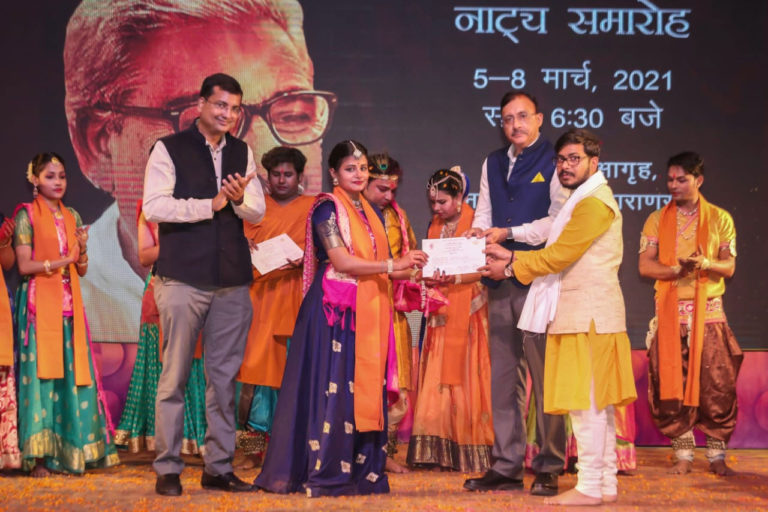 अवरोध और निजात के बीच फँसा ‘अवरुद्ध’