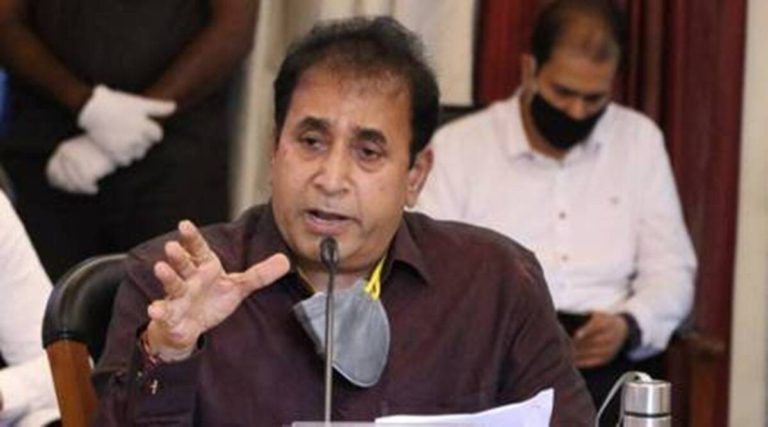 सीबीआई जांच के आदेश के बाद देशमुख ने इस्तीफा दिया