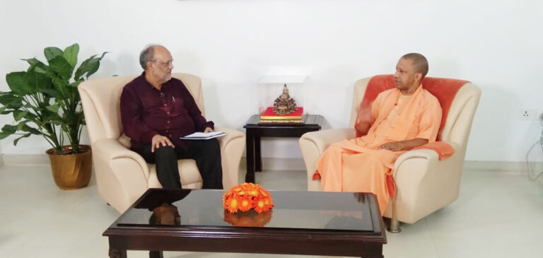 जनता ने लायक समझा होता तो वे फीता काटने लायक भी रहते -योगी आदित्यनाथ