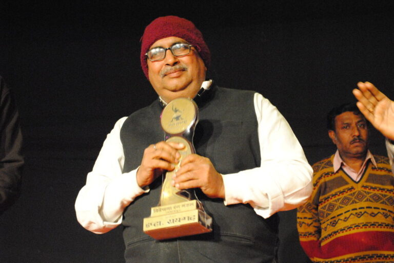अरुण के साथ हुईं नाट्य-यात्राएँ