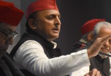 गुंडों की पार्टी-2: क्यों चरित्र बदलते-बदलते पिता की ही राह पर चल पड़े अखिलेश?