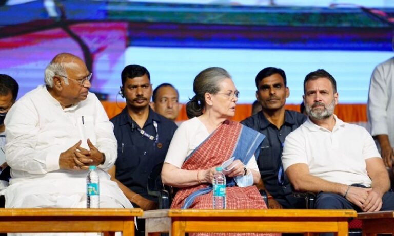 नई संसद पर विपक्ष का हंगामा, राष्ट्रपति से उद्घाटन कराने की मांग