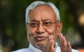 सम्राट वह प्यादा तो नहीं, जिसे पिटने के लिए आगे किया