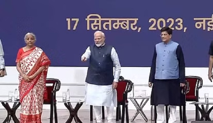 modi with nirmala sitharamana