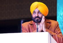 टीचर की आत्महत्या पर पंजाब की राजनीति में हलचल, 5 साल की बेटी को नौकरी देने का वादा