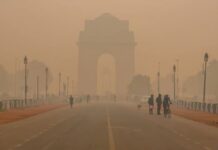 दिल्ली में सांसों और आंखों पर संकट, वायु गुणवत्ता बेहद खराब