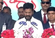 कांग्रेस ने रेवंत रेड्डी को सौंपी तेलंगाना की कमान, बने मुख्यमंत्री