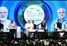 वाइब्रेंट गुजरात समिट 2024 : मुकेश अंबानी ने की पीएम की तारीफ, बोले- मोदी है तो मुमकिन है