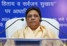 एक-एक कर सब साथ छोड़ रहे, चुनाव से पहले मुश्किलों में घिरी मायावती