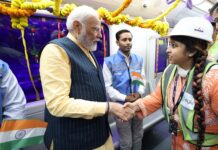 प्रधानमंत्री मोदी ने देश की पहली अंडरवॉटर मेट्रो रेल को दिखाई हरी झंडी
