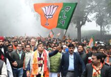 झाड़ूवालों पर झाड़ू फेर दी दिल्लीवालों ने, 27 साल बाद लहराया भगवा परचम