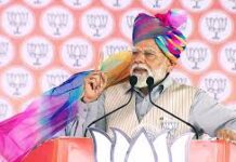मोदी में खोज रहे मोदी को