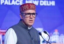 भेड़िया भेड़ की खोल से बाहर आ ही गया