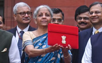 लगातार नवां बजट पेश कर निर्मला सीतारमण ने बनाया इतिहास