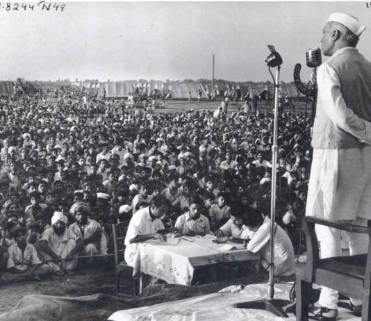 नॉर्थ वेस्ट फ्रंटियर प्रोविंस प्लेट में सजाकर पाकिस्तान को दे दिया था