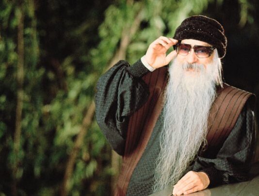 अच्छे कपड़ों से केवल शरीर ही नहीं सजता, सोच भी संवरती है- ओशो