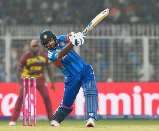 वानखेड़े की आतिशबाजी में धुआं हुए कई रिकॉर्ड