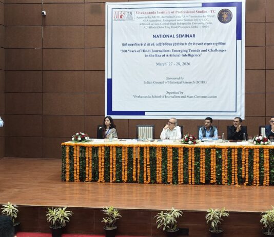 सामाजिक मुद्दों के प्रति अंग्रेजी के मुकाबले हिन्दी पत्रकारिता ज़्यादा गंभीर