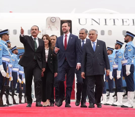 बात हुई, पर बनी नहीं