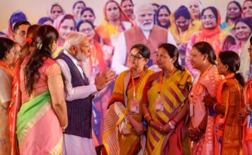 नेहरू-गांधी परिवार: जनतंत्र के आवरण में डिक्टेटर