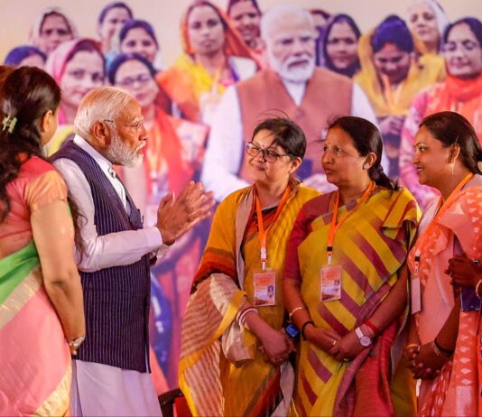 नेहरू-गांधी परिवार: जनतंत्र के आवरण में डिक्टेटर