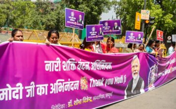 जब नाश मनुज पर छाता है, पहले विवेक मर जाता है