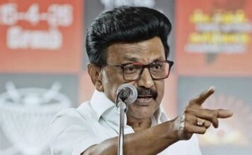 हिल रहा स्टालिन का सिंहासन